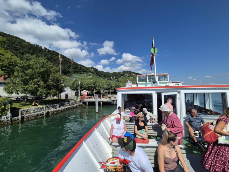 débarcadère de Douanne depuis le bateau de la compagnie de navigation BSG. Commune de Douanne-Daucher, Twann-Tüscher., lac de Bienne.