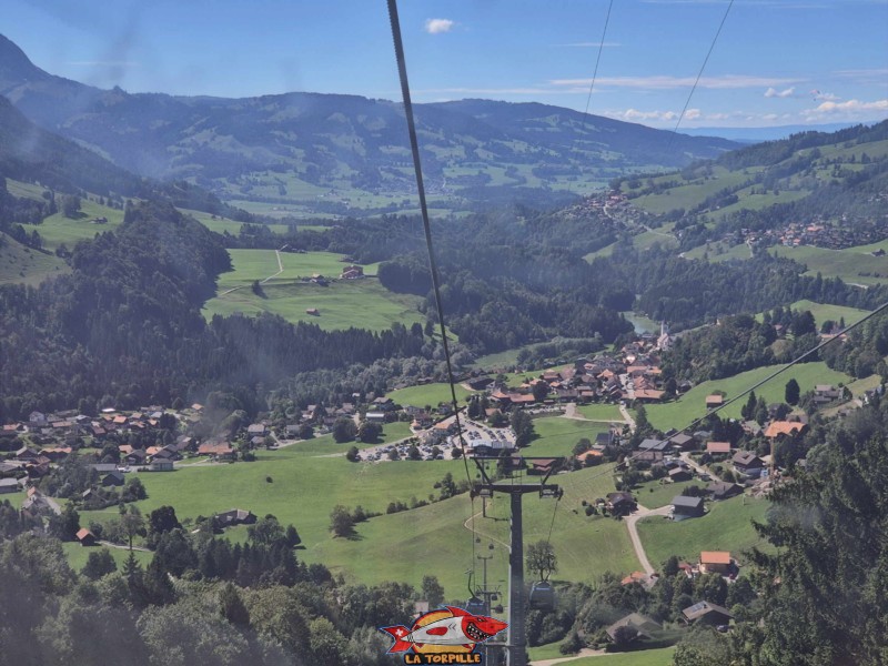 La redescente au départ, à Charmey, depuis la station intermédiaire de la télécabine.