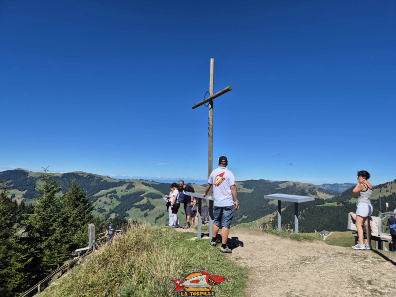 La croix au sommet du Vounetz.