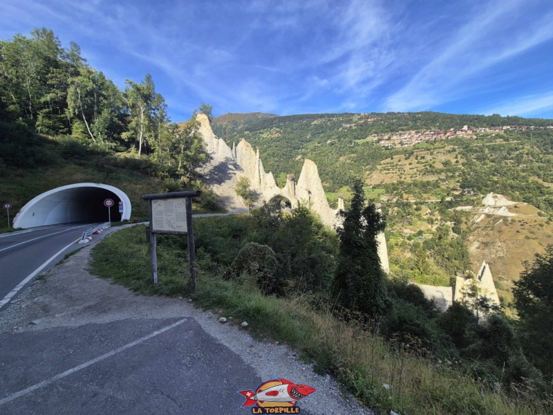 Nouveau Tunnel - Est. Pyramides d'Euseigne, Hérémence, Val d'Hérens, Valais.