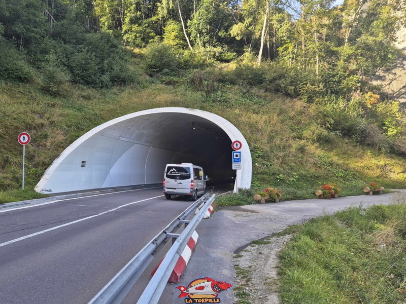 Nouveau Tunnel - Est. Pyramides d'Euseigne, Hérémence, Val d'Hérens, Valais.
