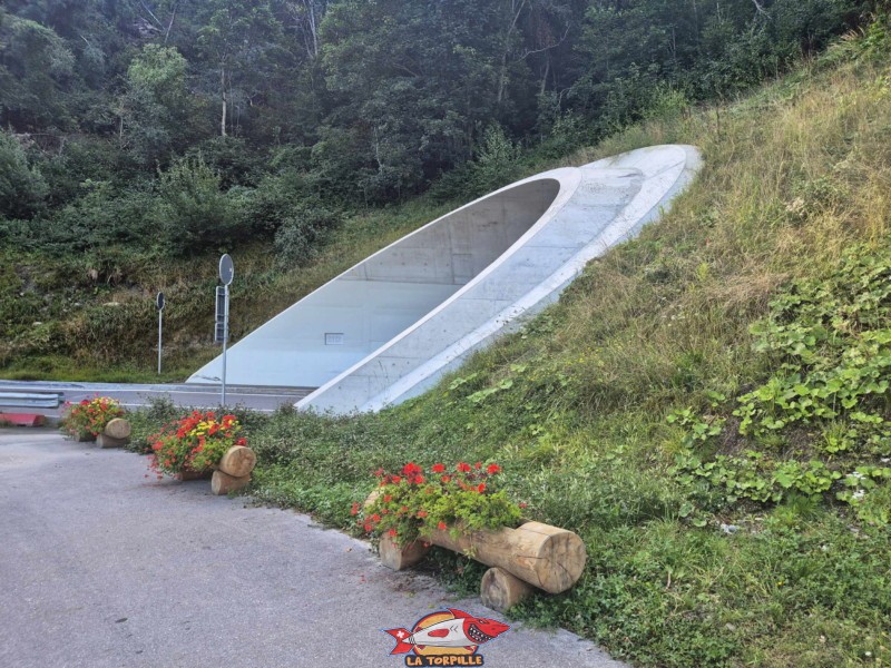 Nouveau Tunnel - Est. Pyramides d'Euseigne, Hérémence, Val d'Hérens, Valais.