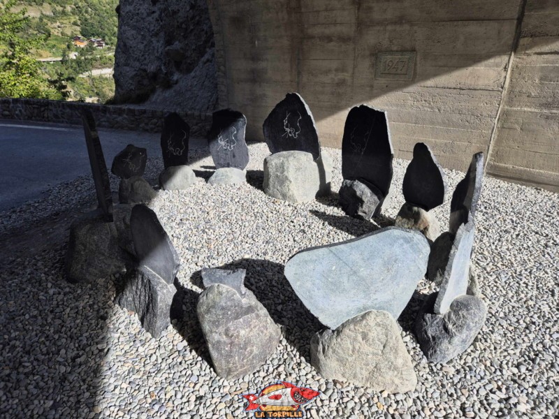 L'ancien tunnel à travers les Pyramides d'Euseigne. Pyramides d'Euseigne, Hérémence, Val d'Hérens, Valais.