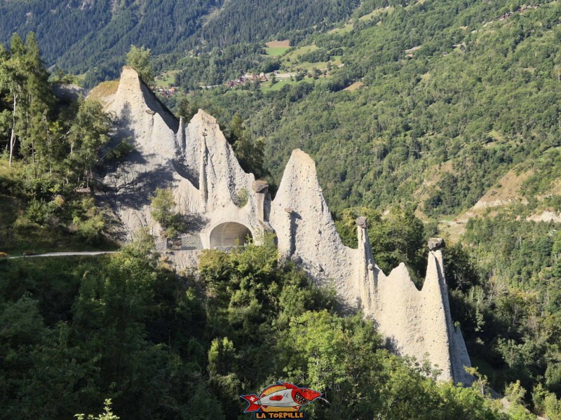 Pyramides d'Euseigne. Gorges de la Borgne - Val d'Hérens