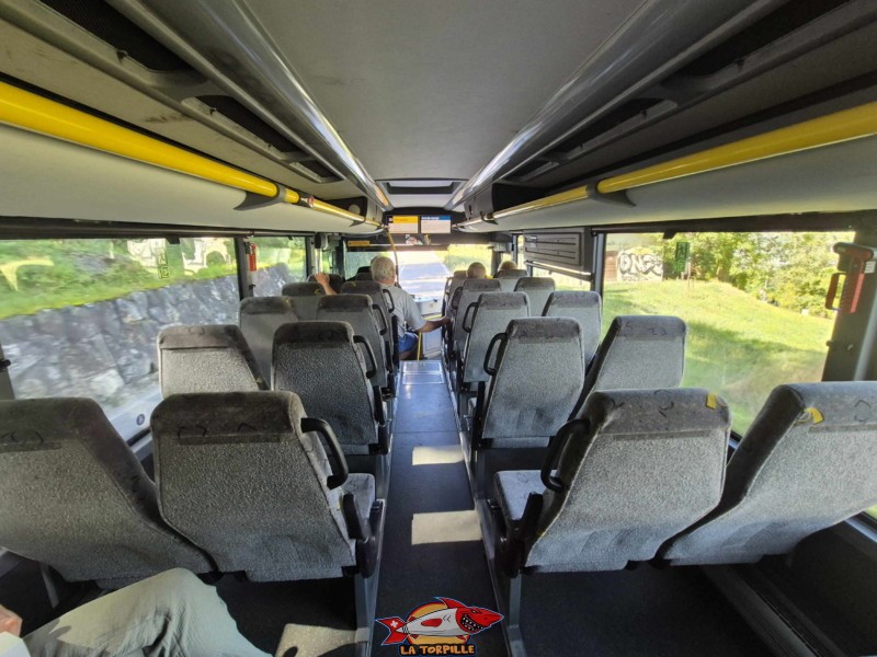 L'intérieur du car postal. Gorges de la Borgne - Val d'Hérens