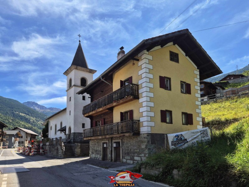 Le très beau village d'Euseigne se trouve 300 mètres plus haut que les Pyramides.