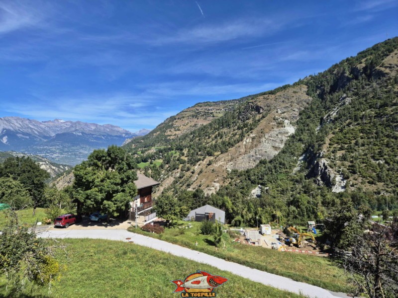 La route goudronnée. Gorges de la Borgne - Val d'Hérens