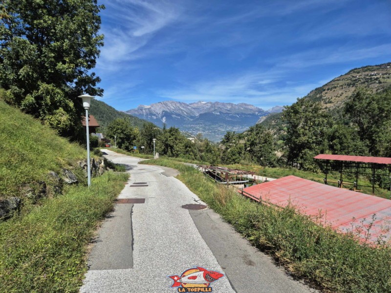 La route goudronnée. Gorges de la Borgne - Val d'Hérens