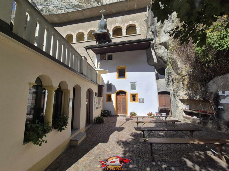 Chapelles, Extérieur.