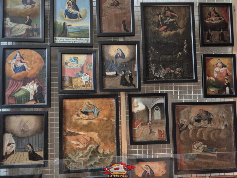Des tableaux dans les chapelles. Ex-Voto.