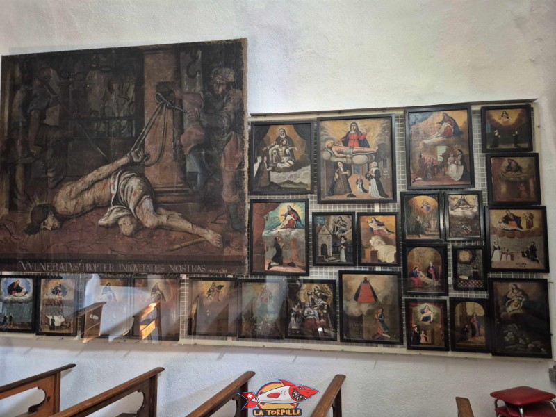 Des tableaux dans les chapelles. Ex-Voto.