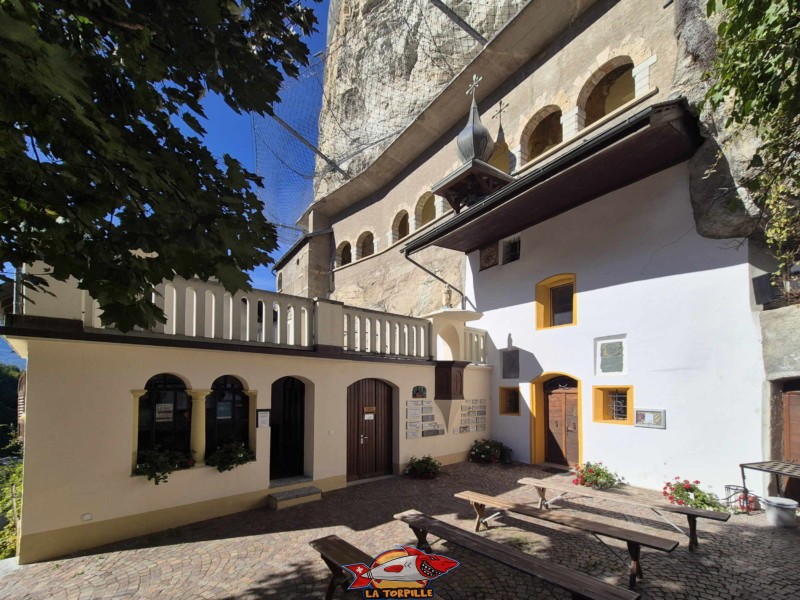 Chapelles, Extérieur.