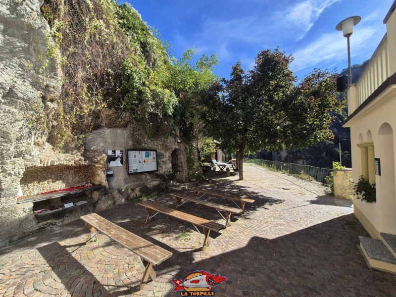 Chapelles, Extérieur.