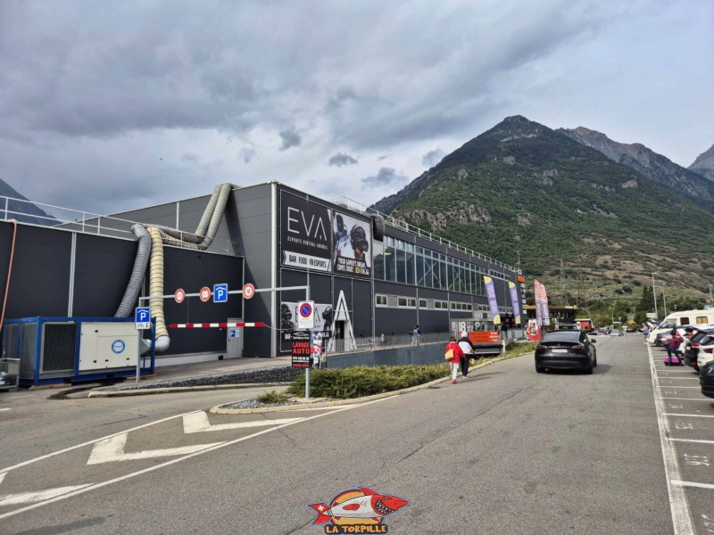 Le central commercial Quartz dans lequel se trouve EVA. Le central commercial Quartz dans lequel se trouve EVA.