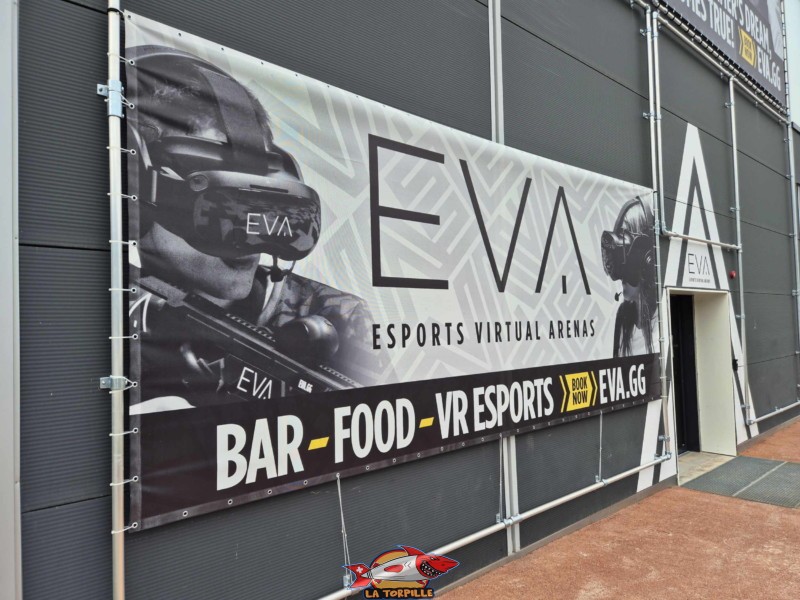 Une affiche publicitaire d'EVA. Une affiche publicitaire d'EVA.