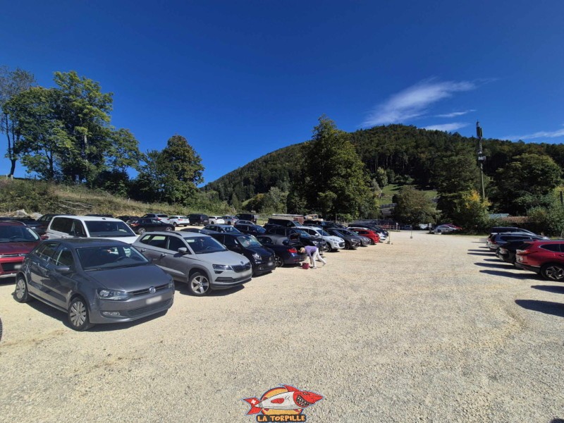 Parking. Zoo Sikypark, Crémines, Jura bernois.