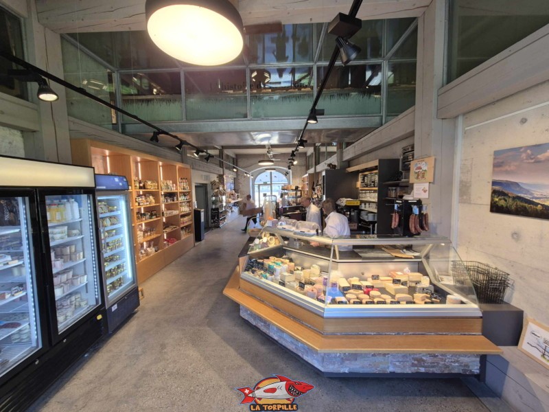 Réception et magasin. La Maison de la Tête de Moine, Bellelay, Jura bernois.