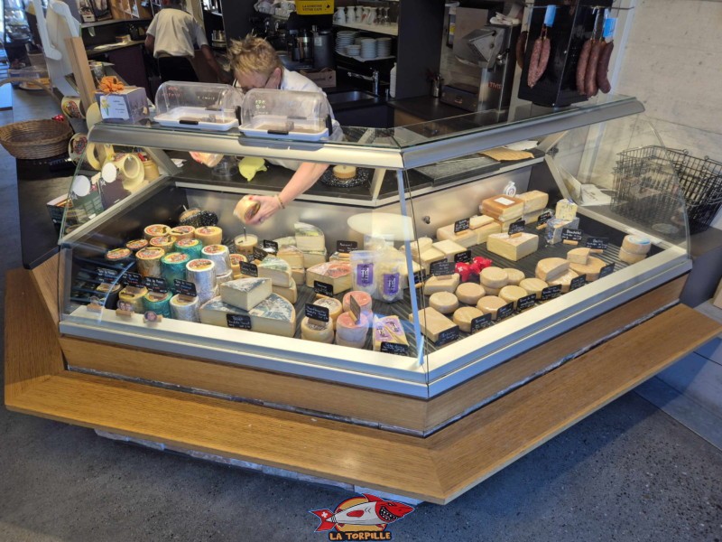 Réception et magasin. La Maison de la Tête de Moine, Bellelay, Jura bernois.