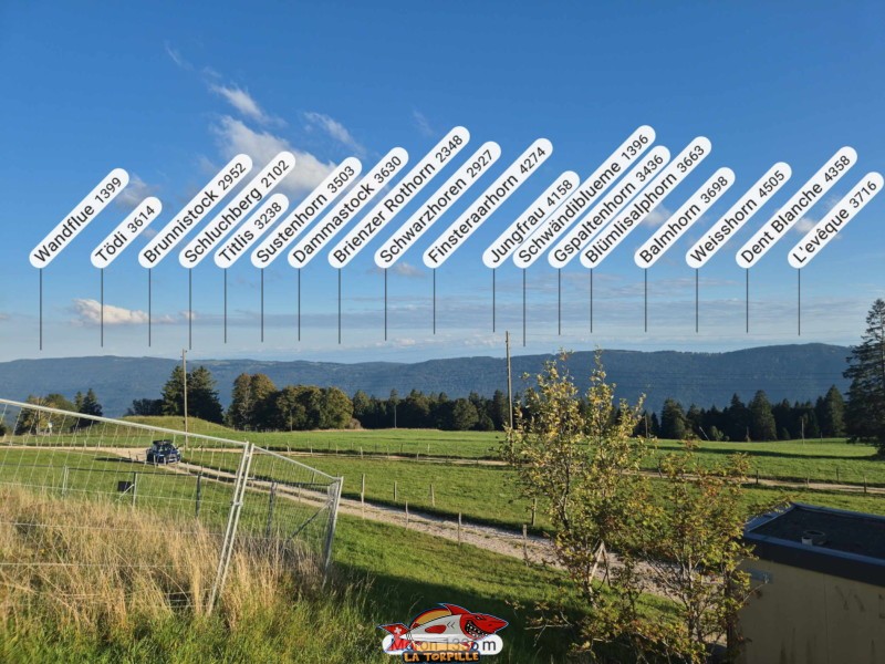 La vue direction sud-est depuis le pied de la tour de Moron. Jungfrau, Weisshorn, Dent Blanche.