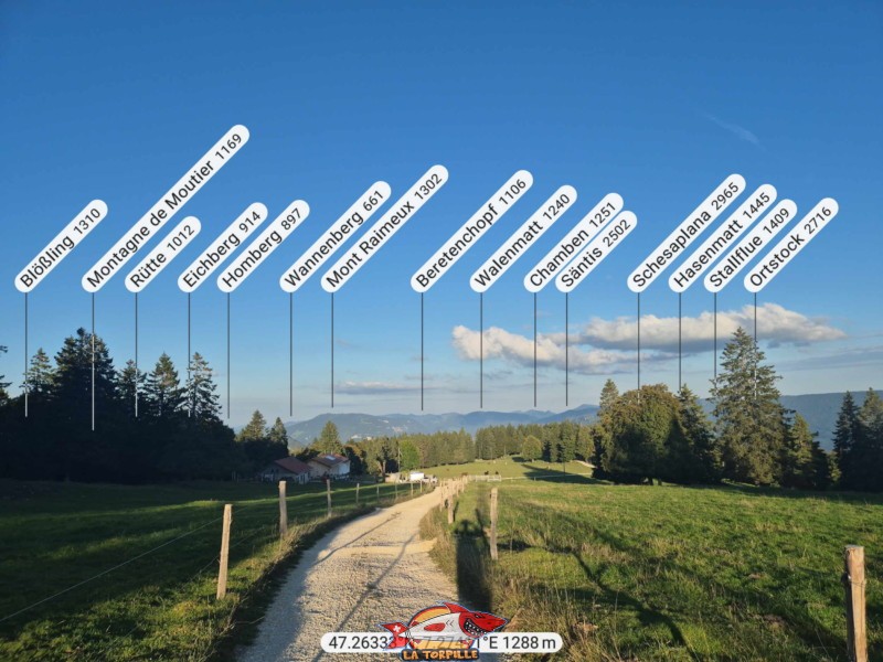 La vue direction nord-est depuis le pied de la tour de Moron. Le Mont Raimeux.