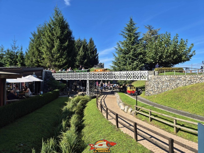 pont. Swiss Vapeur Parc, Le Bouveret, canton du Valais. Trains miniatures.
