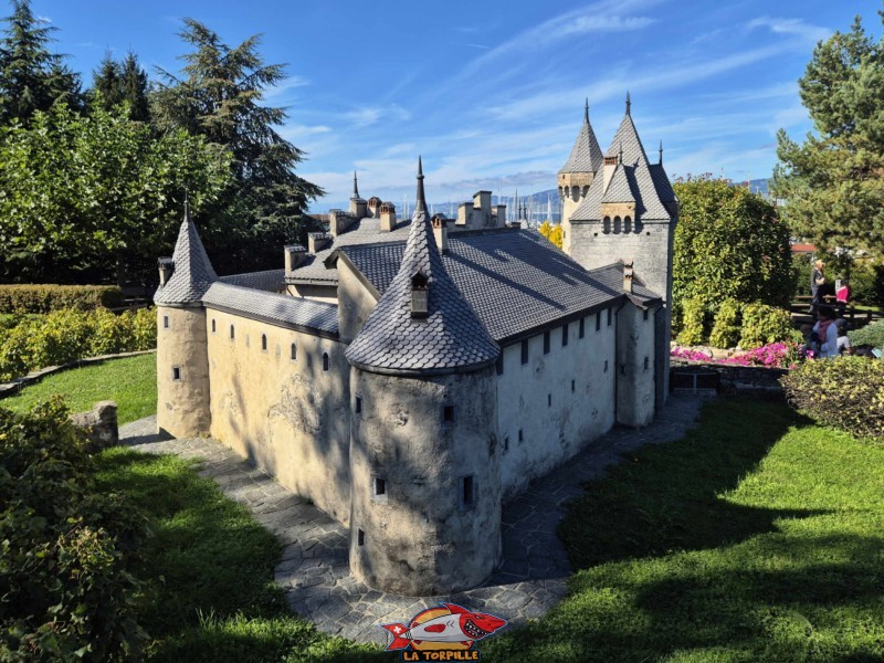 Une magnifique reproduction du château d'Aigle se trouve dans le Swiss Vapeur Parc au Bouveret, au bord du Léman.