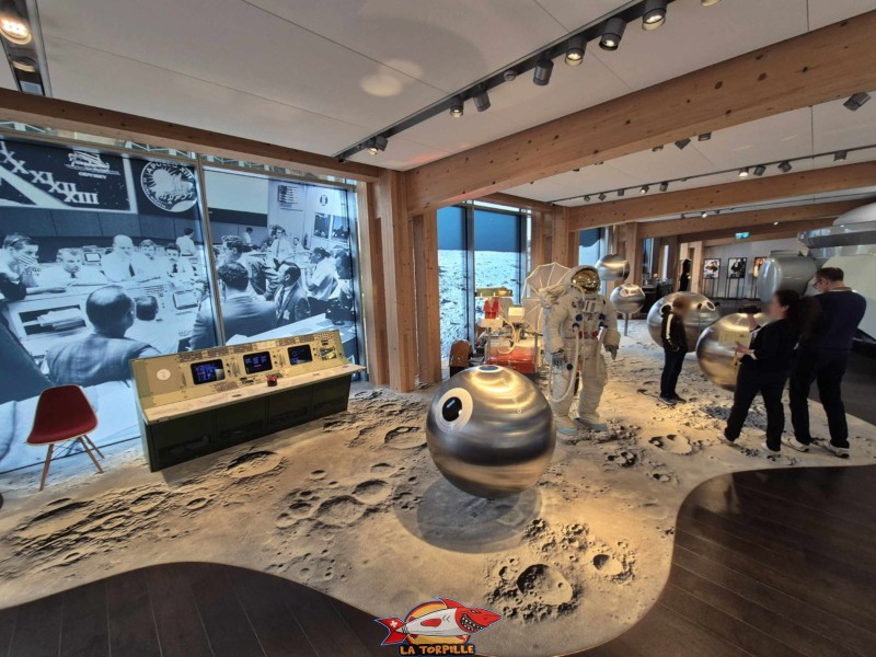 L'aventure spatiale : Elle met en lumière les montres portées par les astronautes, notamment lors des missions Apollo et du premier pas sur la Lune en 1969. Omega Museum, Bienne.