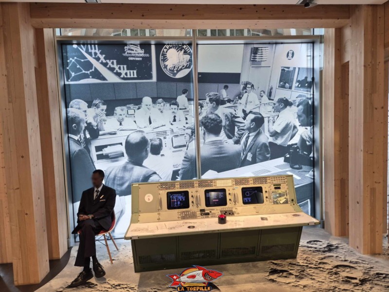 L'aventure spatiale : Elle met en lumière les montres portées par les astronautes, notamment lors des missions Apollo et du premier pas sur la Lune en 1969. Omega Museum, Bienne.