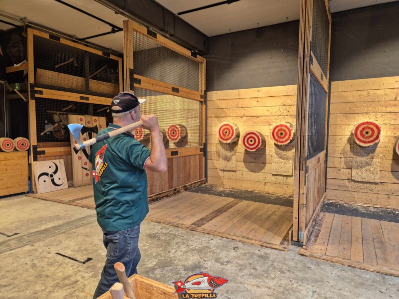 Un lancer avec la hache Tomhawk.