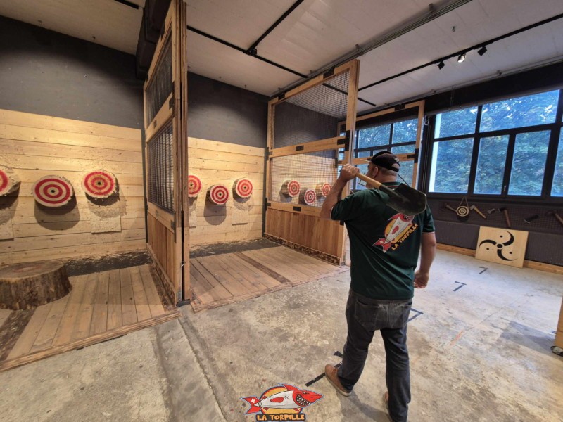 Un lancer avec une pelle.