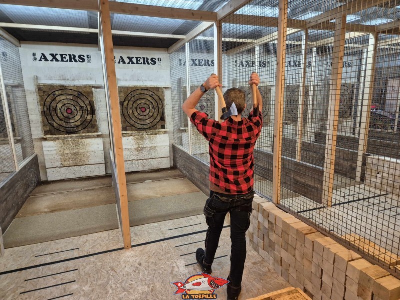 Le double lancer de hachette. Lancer de haches, Axery, Bex.