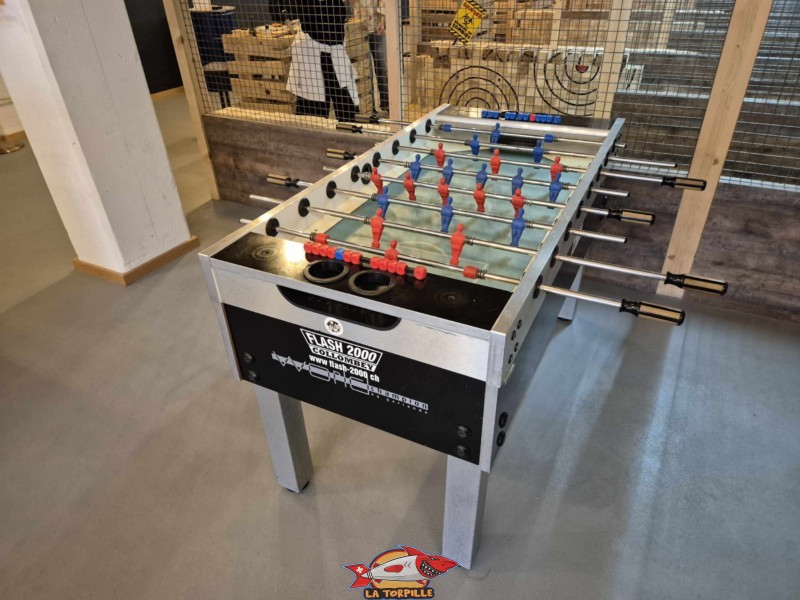 Un babyfoot. Lancer de haches, Axery, Bex.