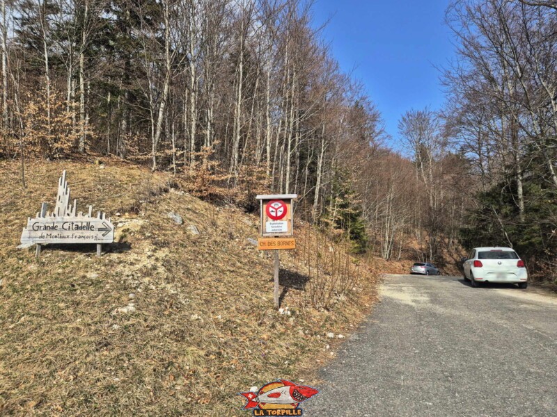 La route d'accès en gravier.. Grande Citadelle de François Monthoux, Bière.