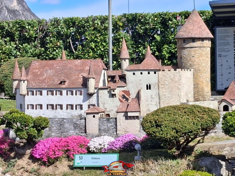 Le château de Lucens à Swissminiatur, le parc de la Suisse en miniature, à Melide, près de Lugano, dans le canton du Tessin.