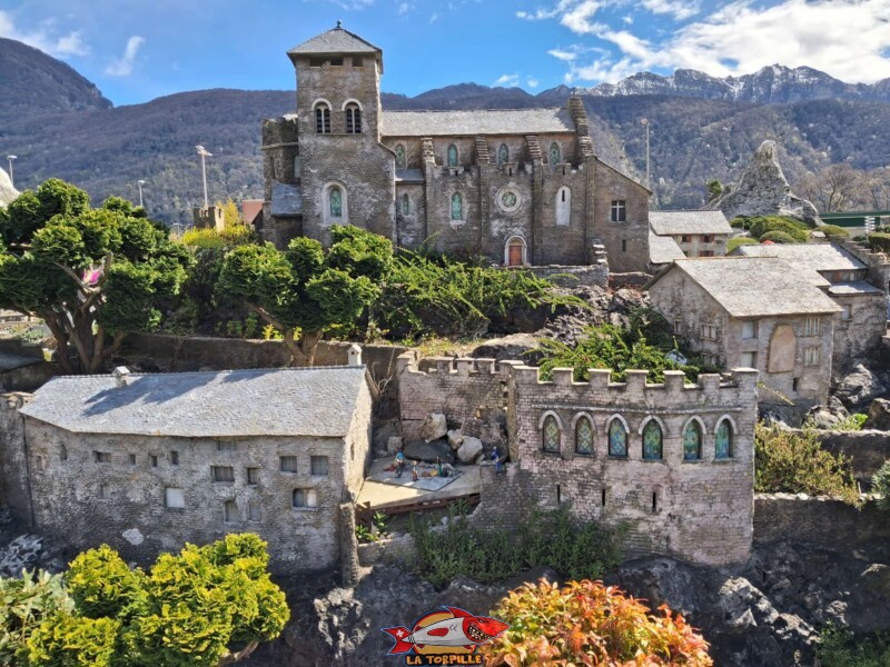 La basilique de Valère à Swissminiatur, le parc de la Suisse en miniature, à Melide, près de Lugano, dans le canton du Tessin. 