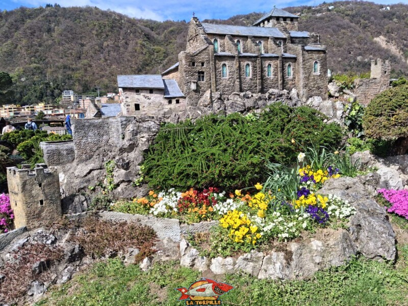 La basilique de Valère à Swissminiatur, le parc de la Suisse en miniature, à Melide, près de Lugano, dans le canton du Tessin. 