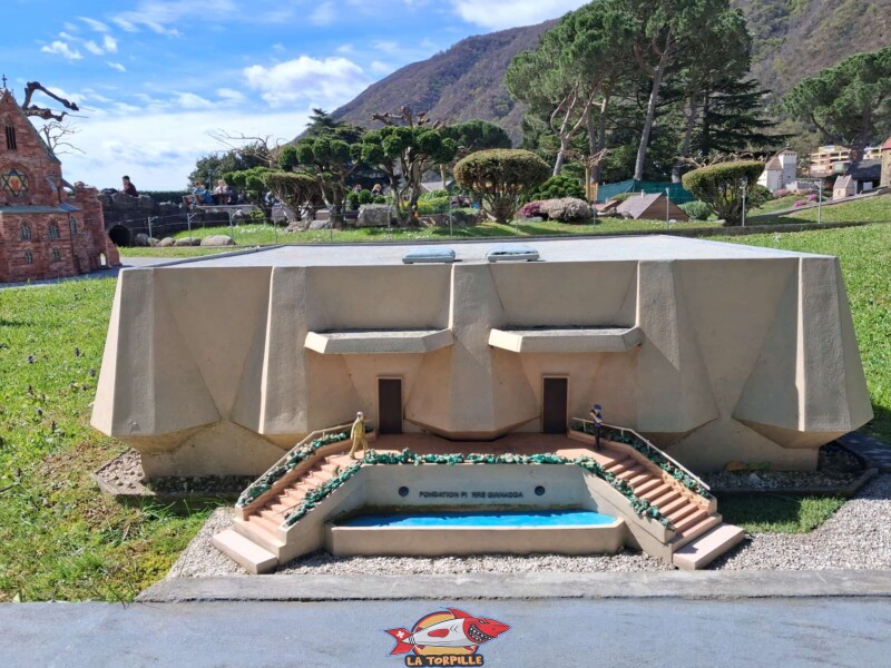La Fondation Gianadda à Swissminiatur, le parc de la Suisse en miniature, à Melide, près de Lugano, dans le canton du Tessin. La Fondation Gianadda à Swissminiatur, le parc de la Suisse en miniature, à Melide, près de Lugano, dans le canton du Tessin.