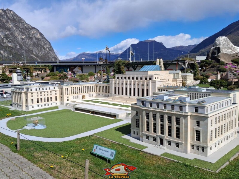 Le palais des Nations Unies à Swissminiatur, le parc de la Suisse en miniature, à Melide, près de Lugano, dans le canton du Tessin. Le palais des Nations Unies à Swissminiatur, le parc de la Suisse en miniature, à Melide, près de Lugano, dans le canton du Tessin.