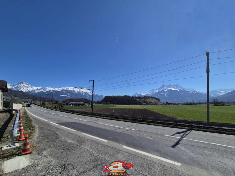 La tour de St-Triphon depuis le nord.