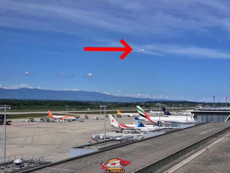 Quelques photos du tarmac, la zone de circulation et de stationnement des avions dans l'aéroport. Terrasse Panorama, Terrasse panoramique de l'aéroport de Genève.