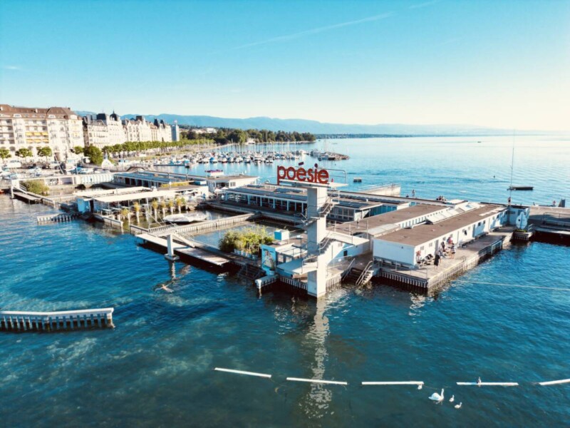 Une vue d'ensemble des Bains des Pâquis. Une vue d'ensemble des Bains des Pâquis.