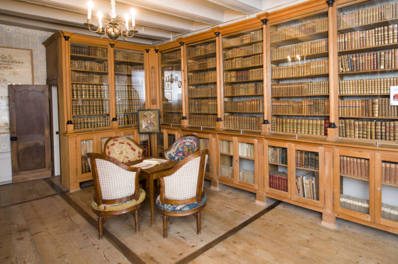 La bibliothèque. Château de La Sarraz, canton de Vaud.