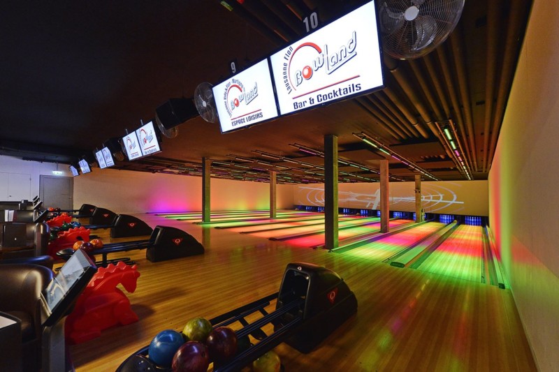 Les pistes de bowling. Bowland Lausanne/Flon