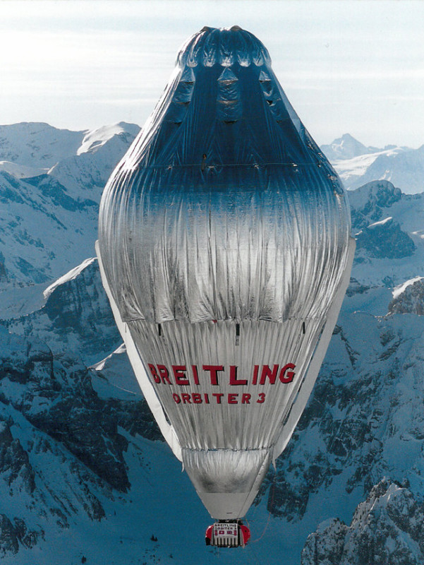 Breitling Orbiter III avec sa capsule rouge, Espace Ballons, Château d'Oex, Pays-d'Enhaut, Vaud. Suisse.