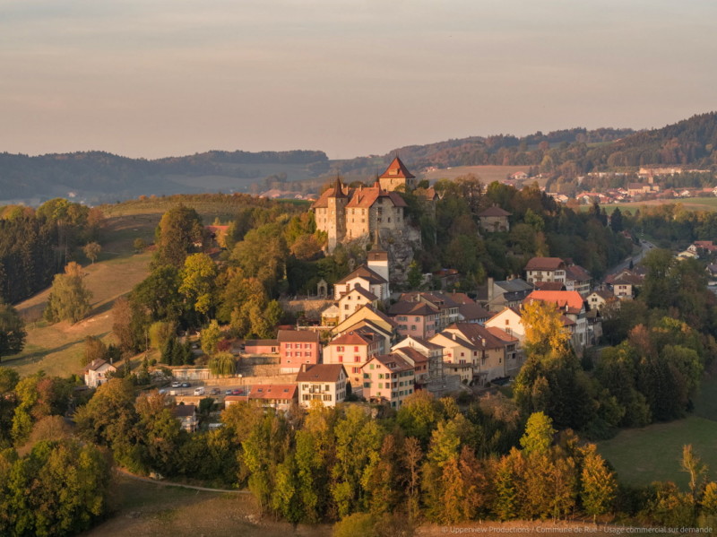 Le château de Rue et sa ville attenante