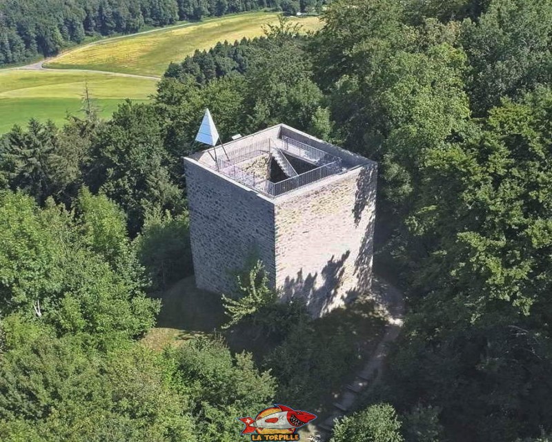 Vue en drone de la tour de Gourze.