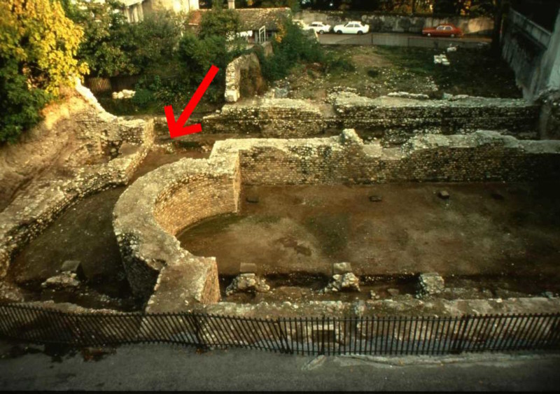Les fondations de la basilique de Nyon au moment de leurs découvertes dans les années septante. Il s'agit de l'emplacement du musée romain actuel. 