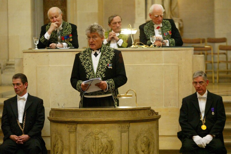 La photo de Gianadda le 4 juin 2003 sous la prestigieuse Coupole de l'Institut de France à Paris.