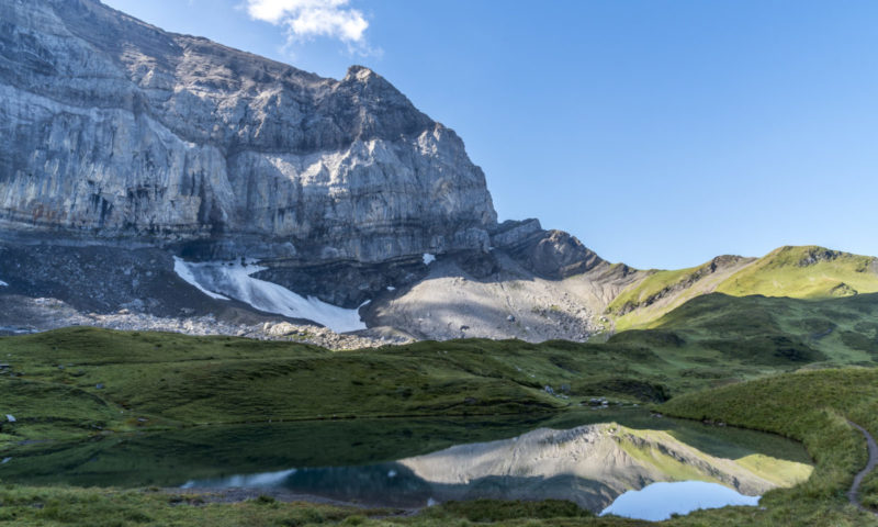 Un des deux lacs d'Antème au pied des dents du Midi dans le canton du Valais.