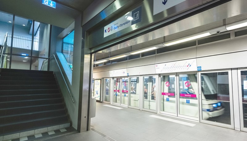 Aquatis se trouve au même endroit que l'arrêt du métro M2 et son arrêt "Vennes". Cette ligne de métro est connectée à la gare CFF de Lausanne.